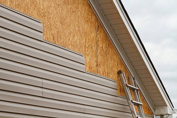 Professional Siding Installation technician working in Plainfield, IN